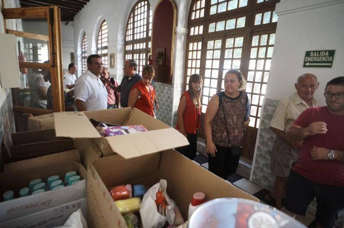 Cruz Roja, La Chumbera y Cáritas recogen el material escolar de la campaña solidaria