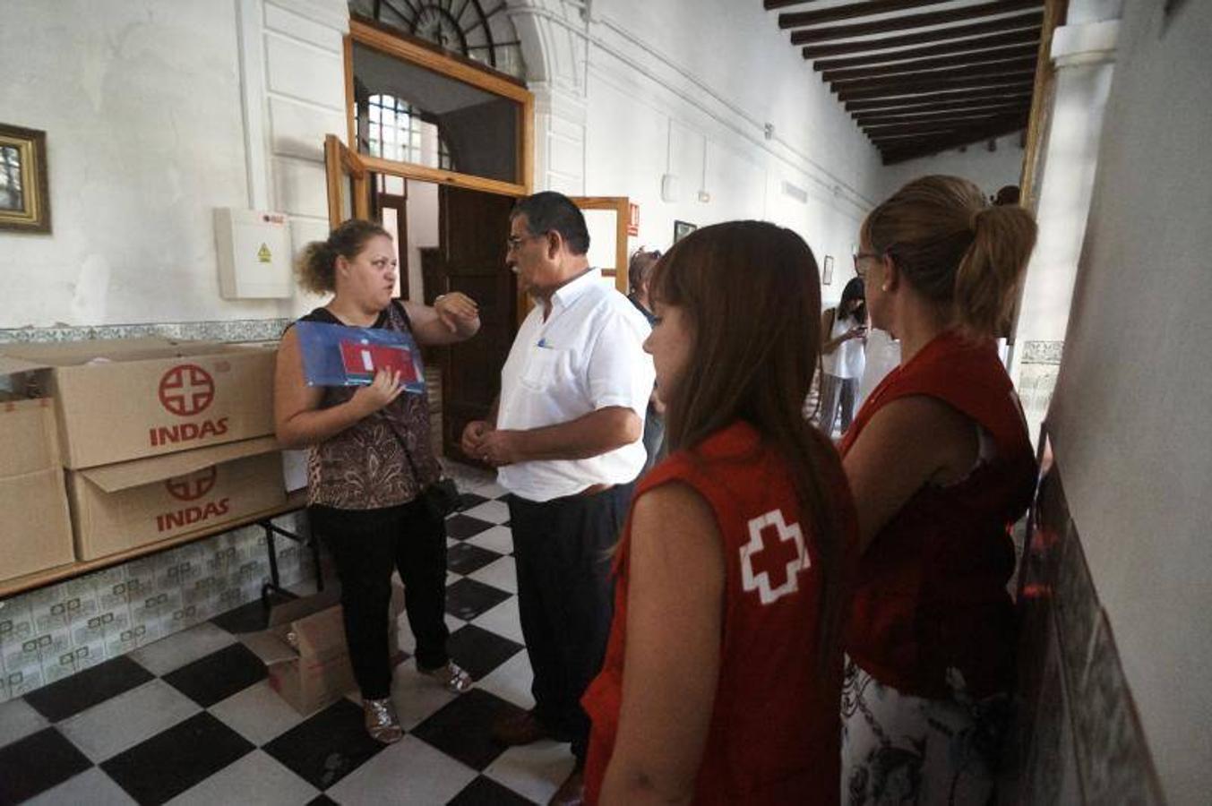 Cruz Roja, La Chumbera y Cáritas recogen el material escolar de la campaña solidaria