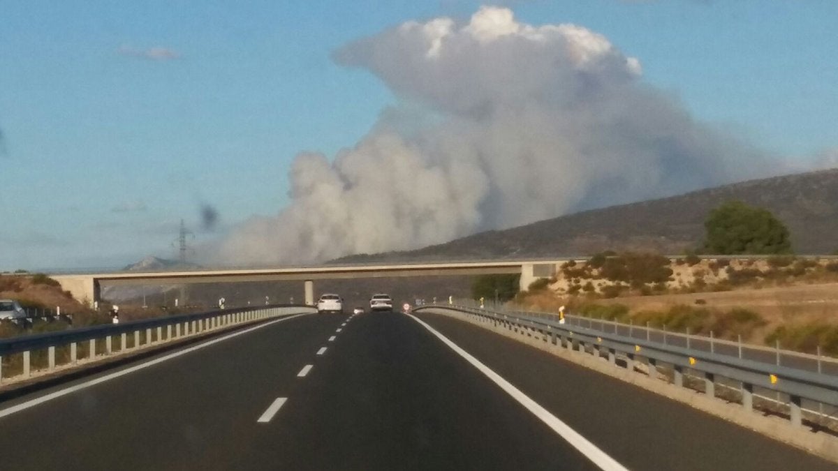 Fotos del incendio forestal de Benasau, cerca de Alcoy