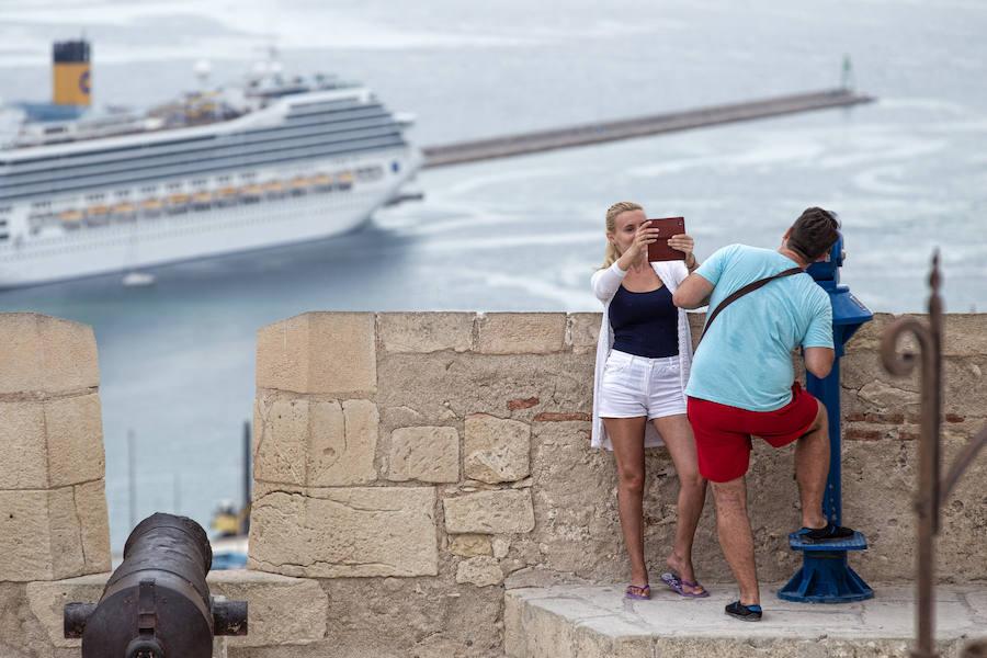 Llegada de crucero a Alicante y lleno en el castillo de Santa Bárbara