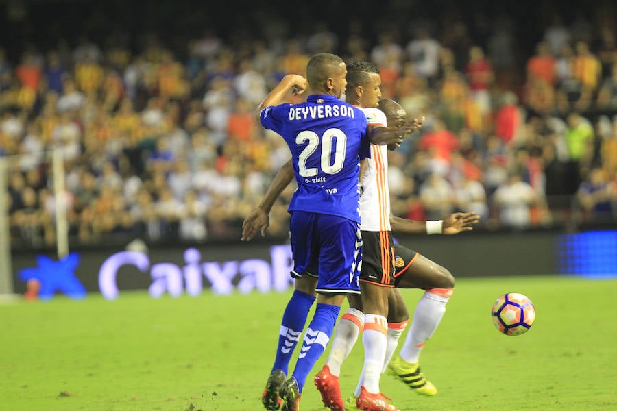 Las fotos de la victoria del Valencia ante el Alavés por 2-1