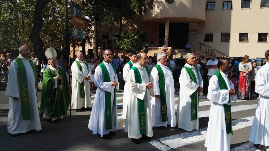 Ofrenda a la imagen peregrina de la Virgen de los Desamparados en Dénia