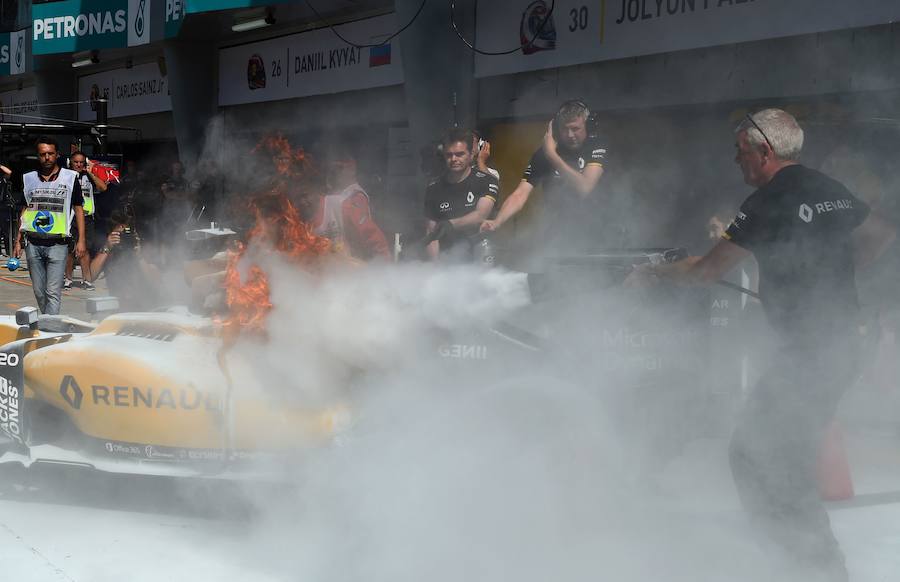 Las imágenes del espectacular incendio del coche de Magnussen