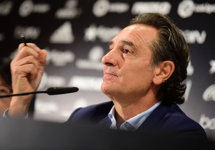 Las imágenes de Cesare Prandelli en su presentación como entrenador del Valencia