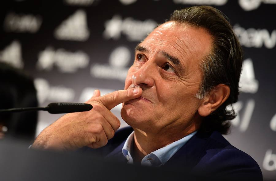 Las imágenes de Cesare Prandelli en su presentación como entrenador del Valencia