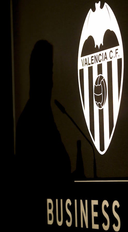 Las imágenes de Cesare Prandelli en su presentación como entrenador del Valencia