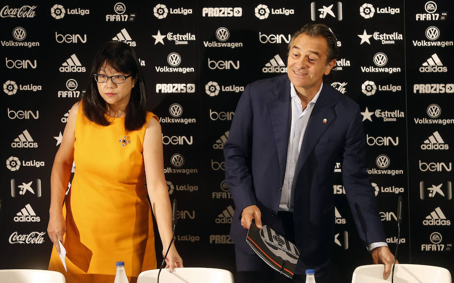 Las imágenes de Cesare Prandelli en su presentación como entrenador del Valencia