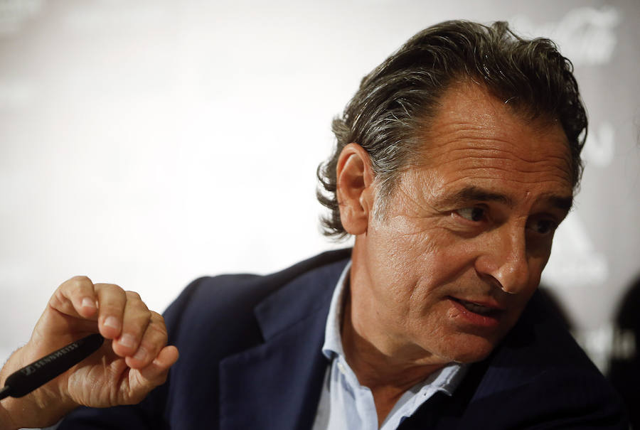 Las imágenes de Cesare Prandelli en su presentación como entrenador del Valencia