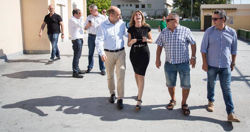 Gabriel Echávarri visita el barrio de La Florida