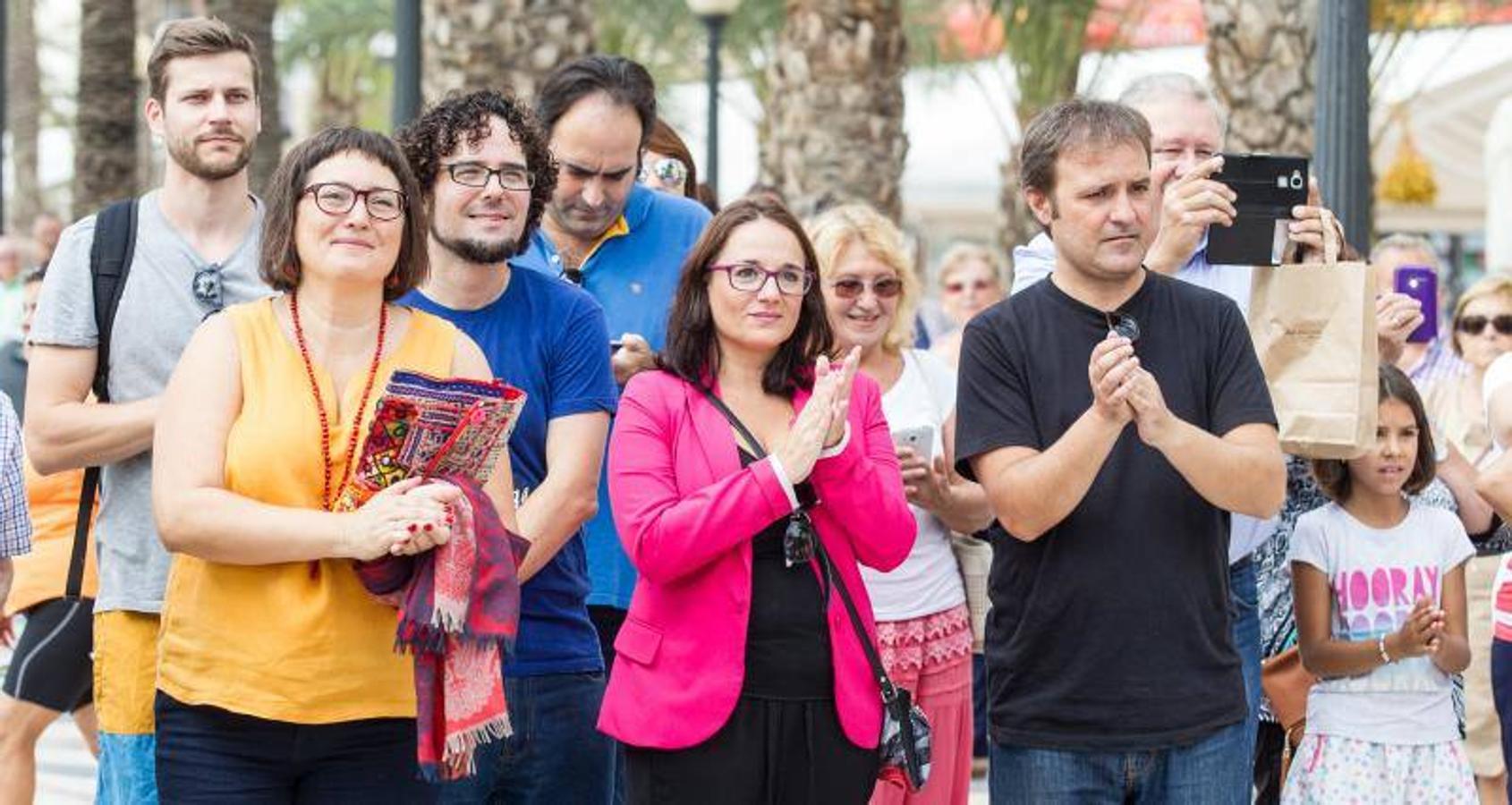 Dolçaines y gegants en la celebración del 9 d&#039;Octubre en Alicante