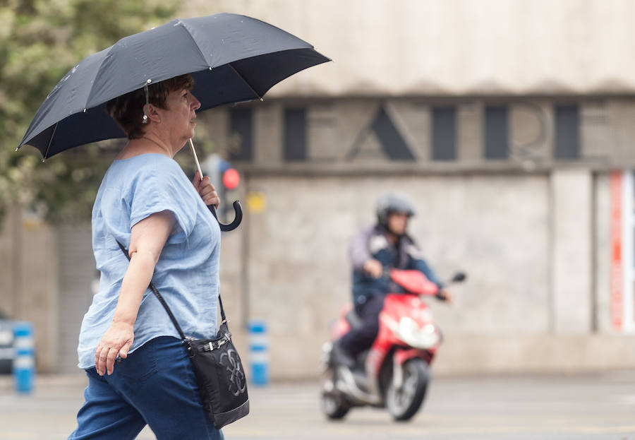 La lluvia hace acto de presencia en Alicante