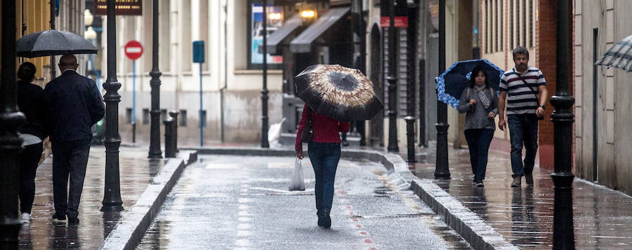 La lluvia hace acto de presencia en Alicante