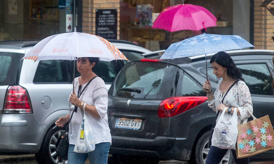 La lluvia hace acto de presencia en Alicante