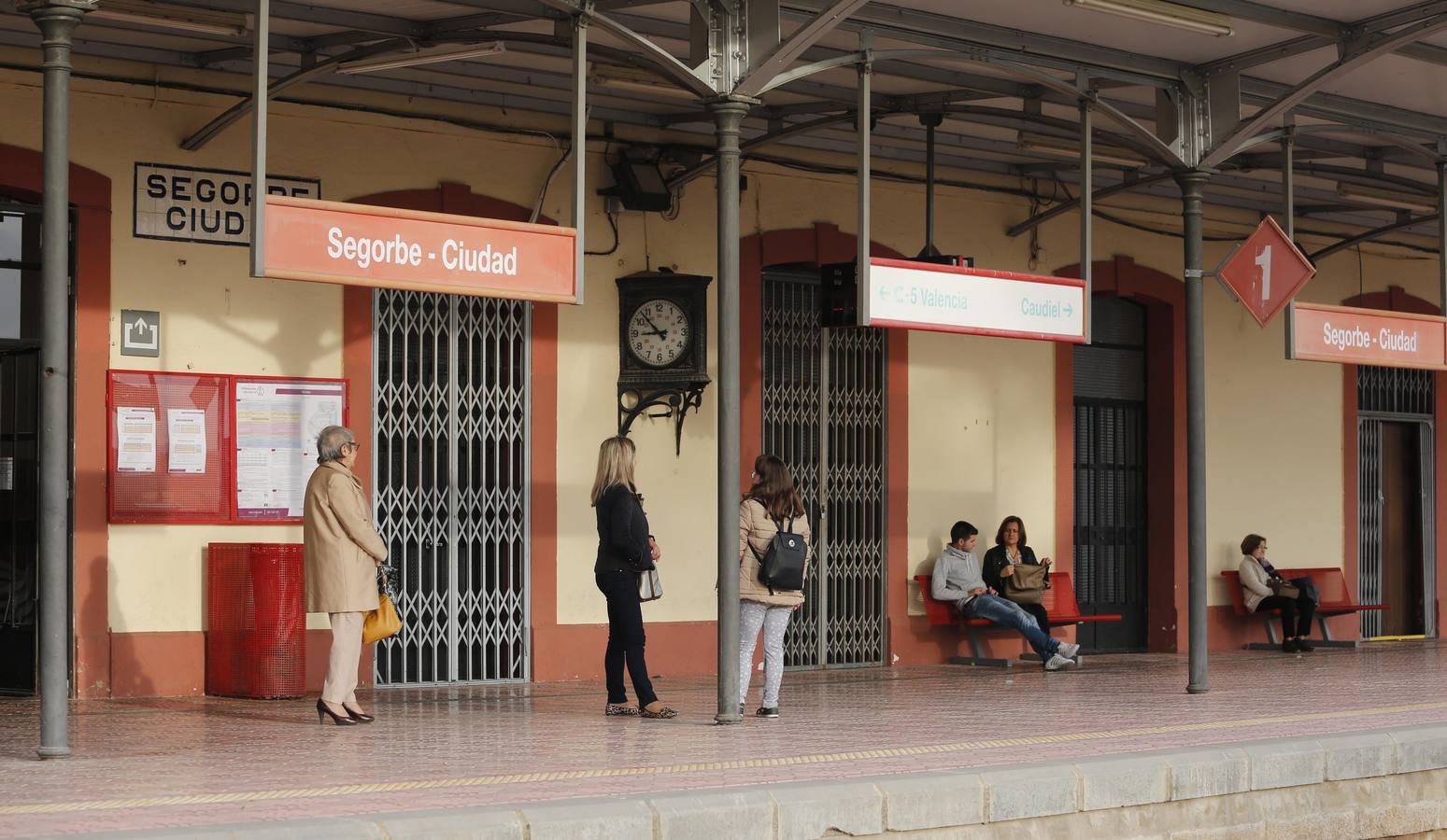 Fotos de la línea de tren Valencia-Zaragoza