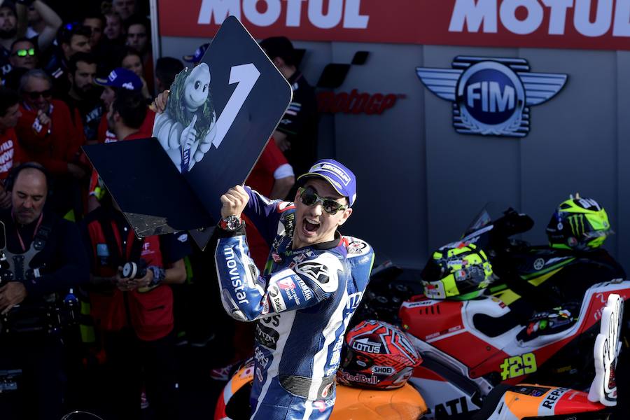 Las mejores imágenes de la carrera de MotoGP en Valencia