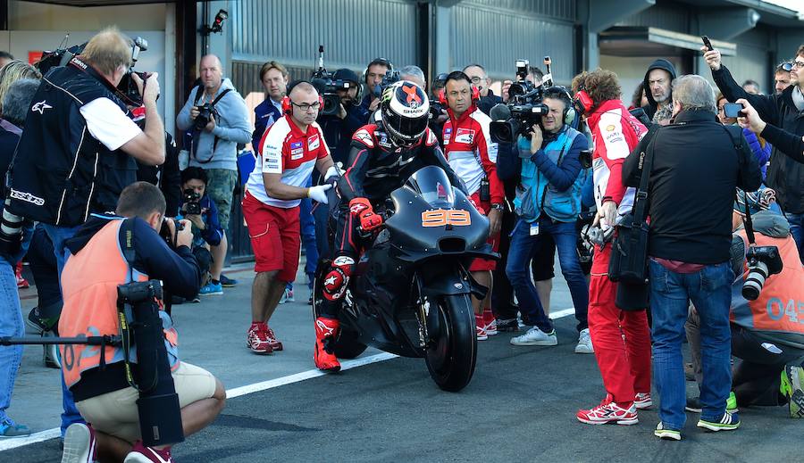 Imágenes del estreno de Lorenzo con Ducati y los de Márquez y Rossi