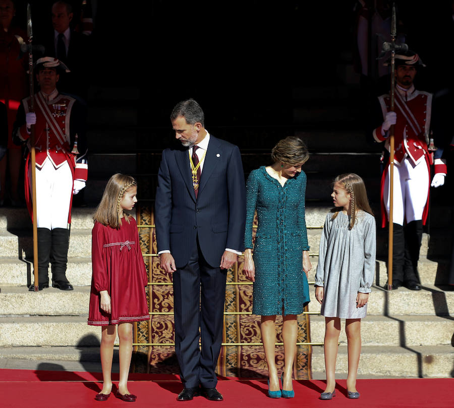 Fotos de Leonor y Sofía, protagonistas en el Congreso