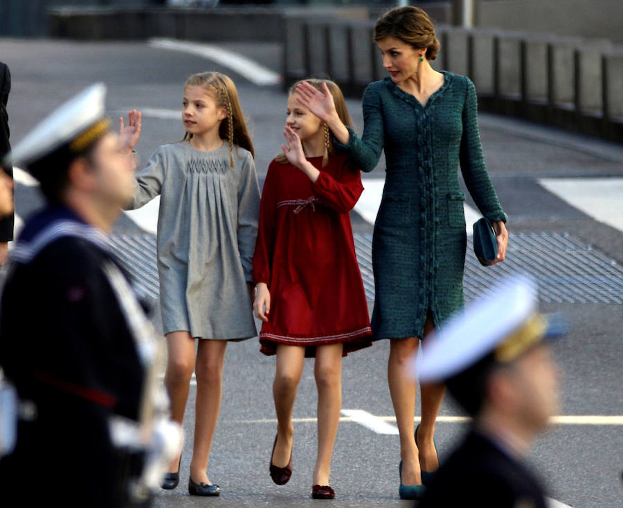 Fotos de Leonor y Sofía, protagonistas en el Congreso