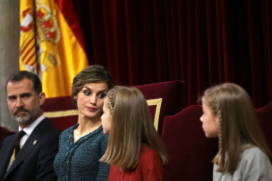 Fotos de Leonor y Sofía, protagonistas en el Congreso