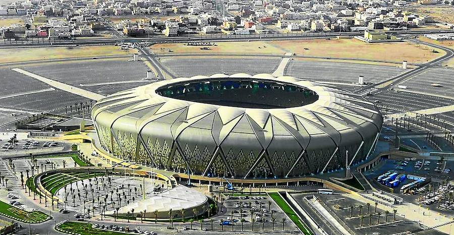 La joya brillante. Así se conoce al centro deportivo Rey Abdullah de Arabia Saudí. Costó más de 500 millones de euros y da una medida de las cifras que maneja la arquitectura en el Golfo Pérsico