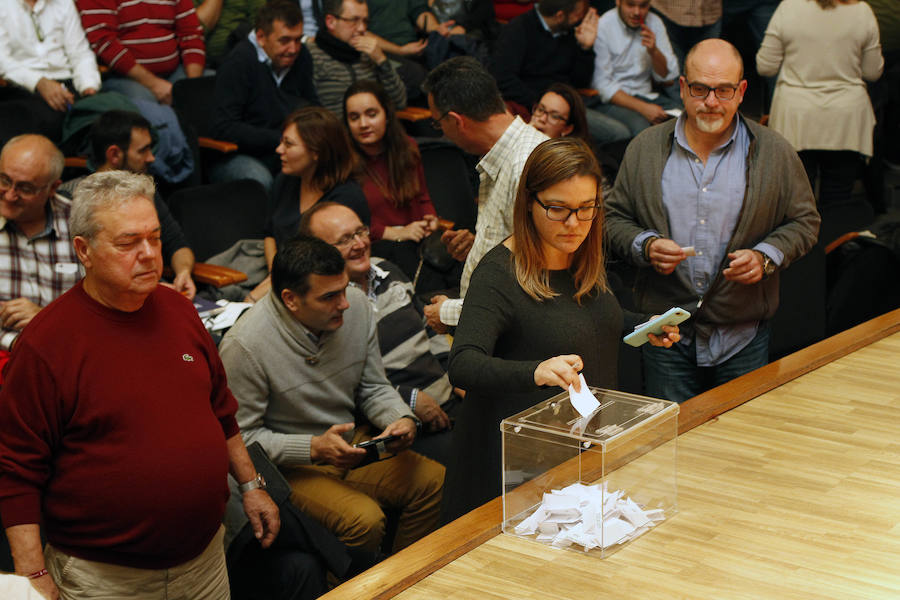 Fotos de la asamblea de los presidentes de fallas