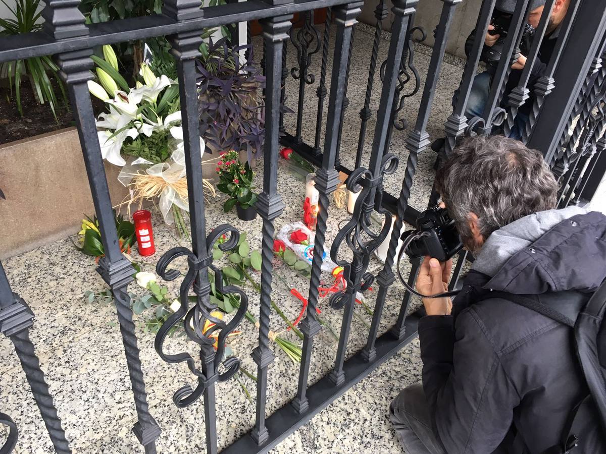 Fotos del Pleno extraordinario del Ayuntamiento de Valencia y del homenaje en el domicilio de Rita Barberá