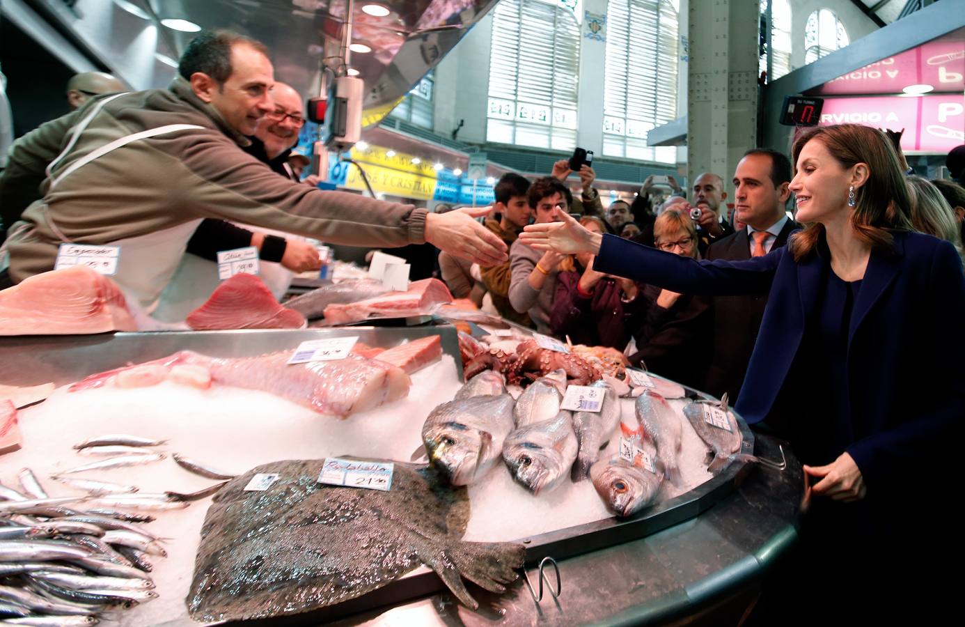 Fotos de la visita de los Reyes al Mercado Central de Valencia