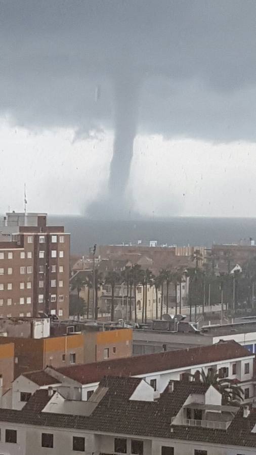 Fotos del tornado que se ha formado frente a Sueca y El Perelló