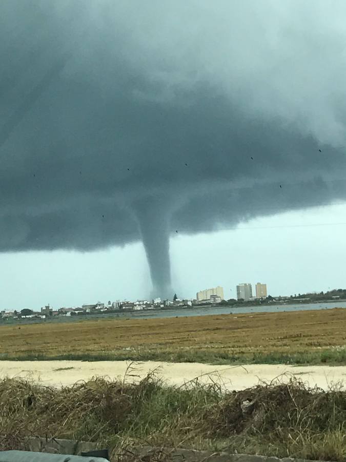 Fotos del tornado que se ha formado frente a Sueca y El Perelló