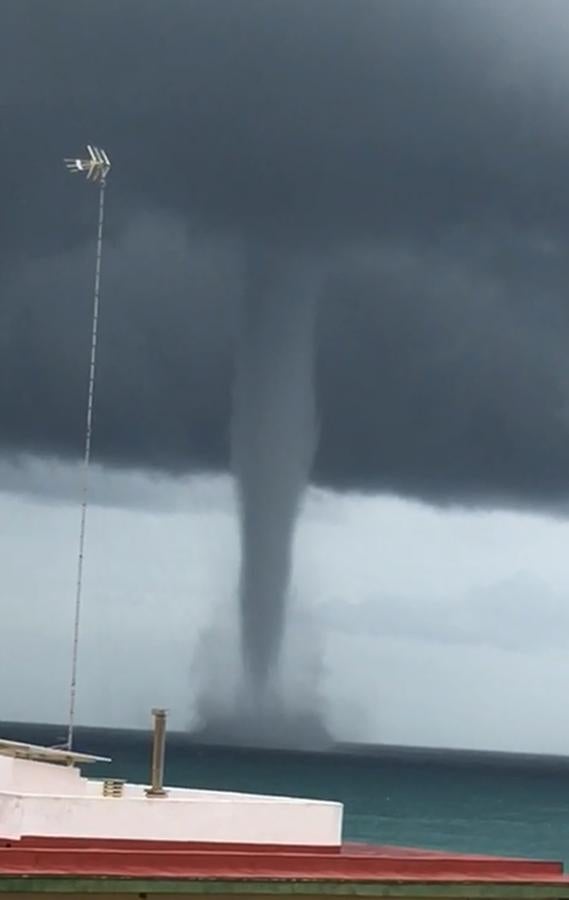 Fotos del tornado que se ha formado frente a Sueca y El Perelló