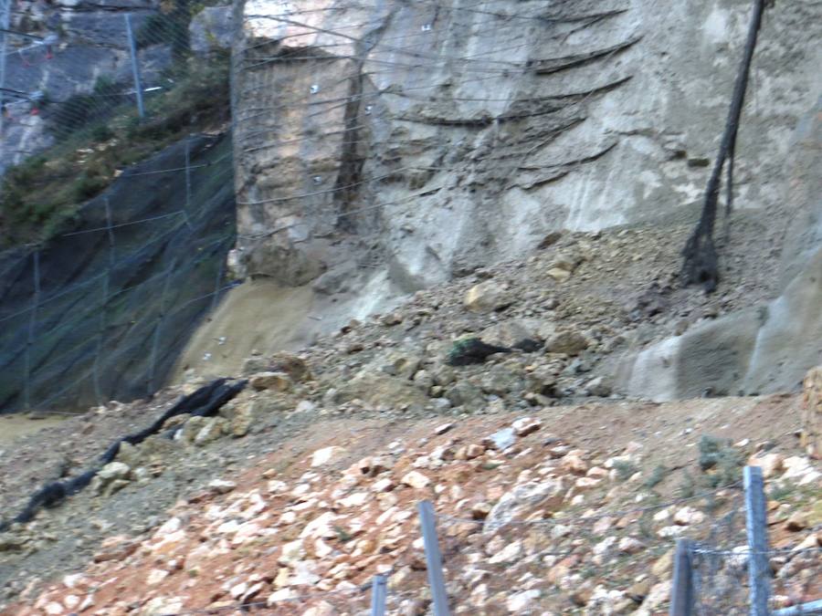 Fotos de un nuevo desprendimiento en la carretera de Cortes de Pallás