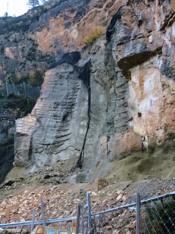 Fotos de un nuevo desprendimiento en la carretera de Cortes de Pallás