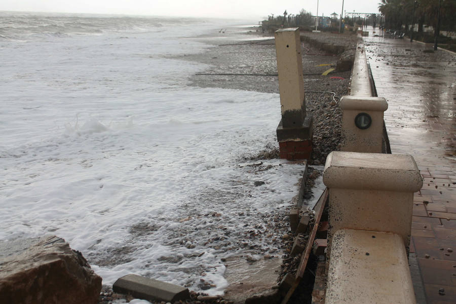 Fotos del paseo marítimo de Almenara tras la gota fría