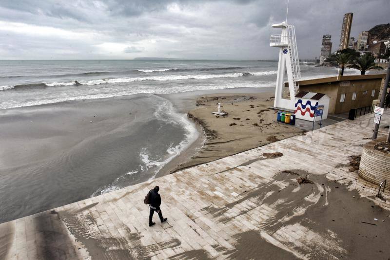 La costa de Alicante sufre las consecuencias del temporal