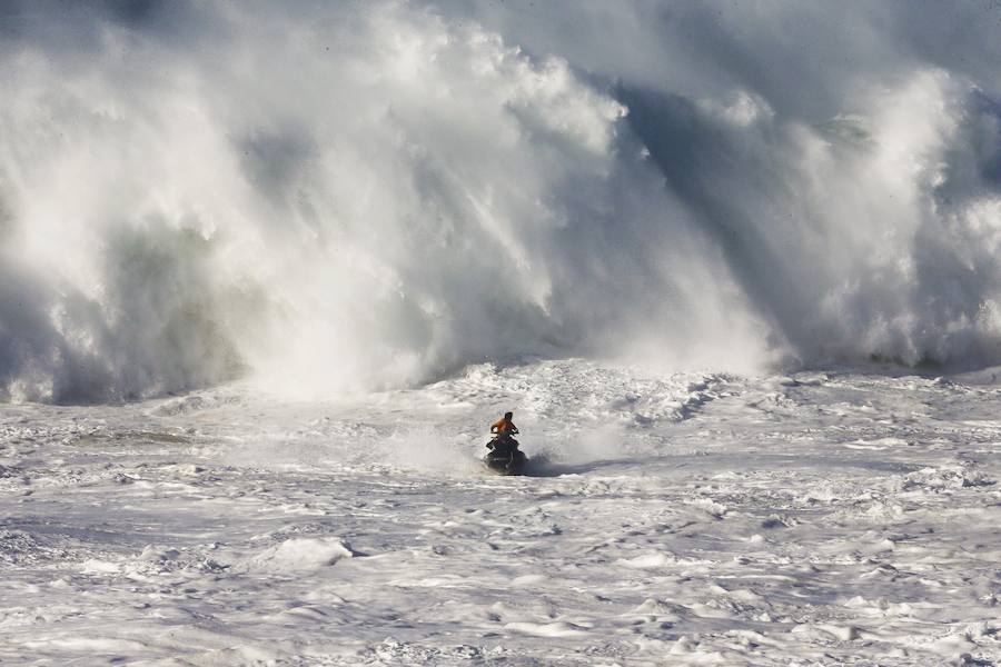 Fotos de Nazare, el mejor lugar del mundo para surfear