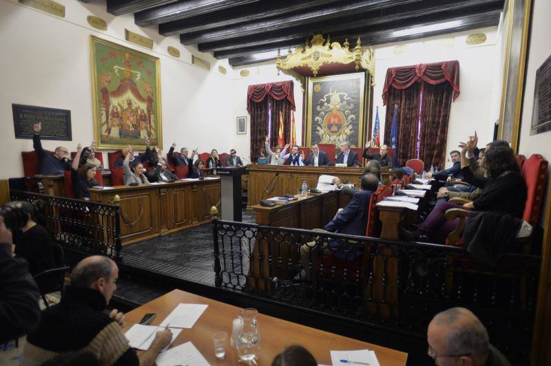 Imágenes del pleno del Ayuntamiento de Elche