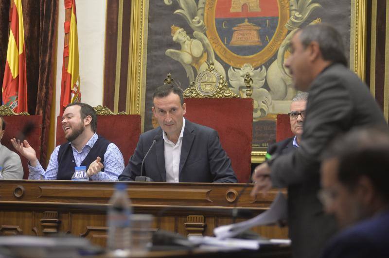 Imágenes del pleno del Ayuntamiento de Elche