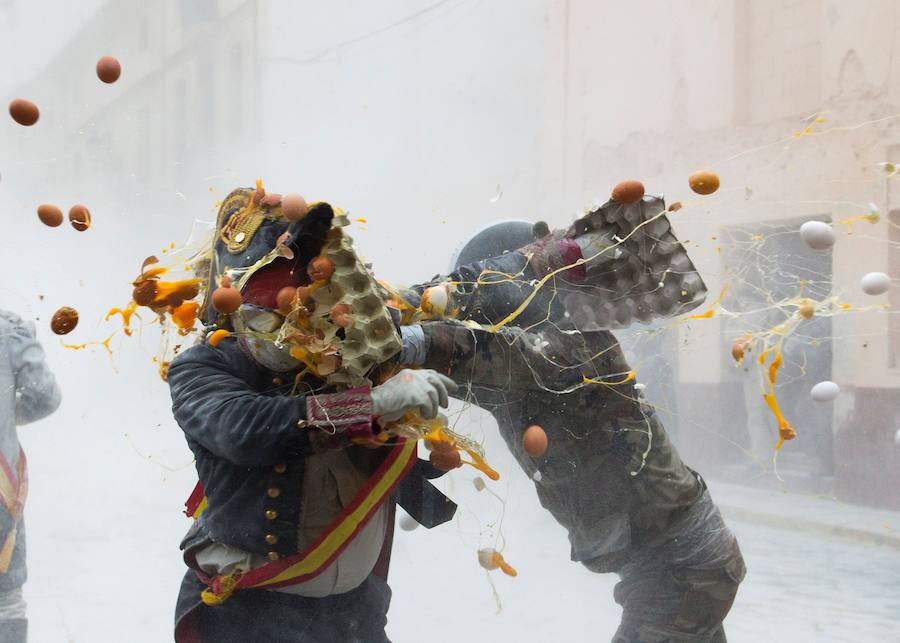 Fotos de la fiesta de &#039;Els enfarinats&#039; de Ibi
