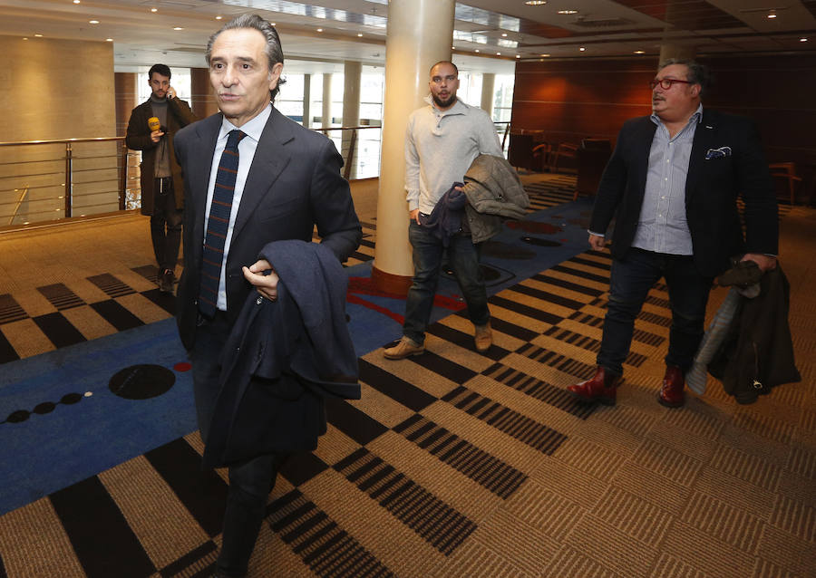 Fotos de la rueda de prensa de Cesare Prandelli tras su dimisión