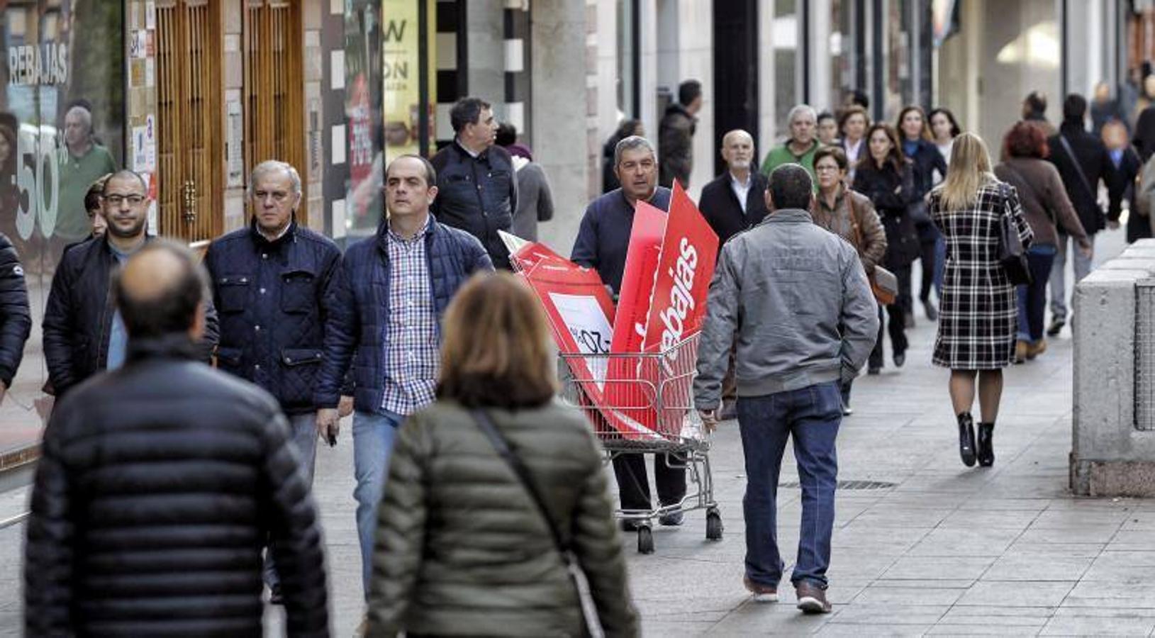 Fotos del primer día de rebajas de invierno en Valencia en 2017