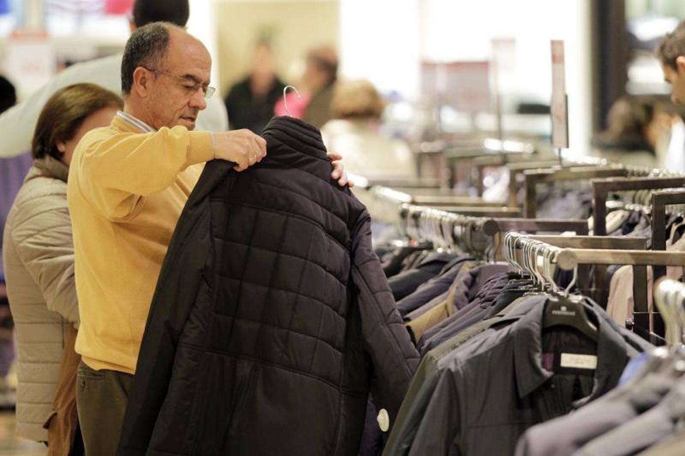 Fotos del primer día de rebajas de invierno en Valencia en 2017