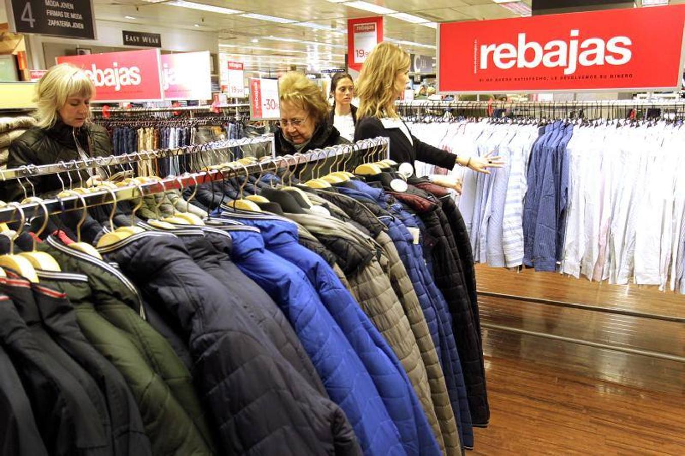 Fotos del primer día de rebajas de invierno en Valencia en 2017