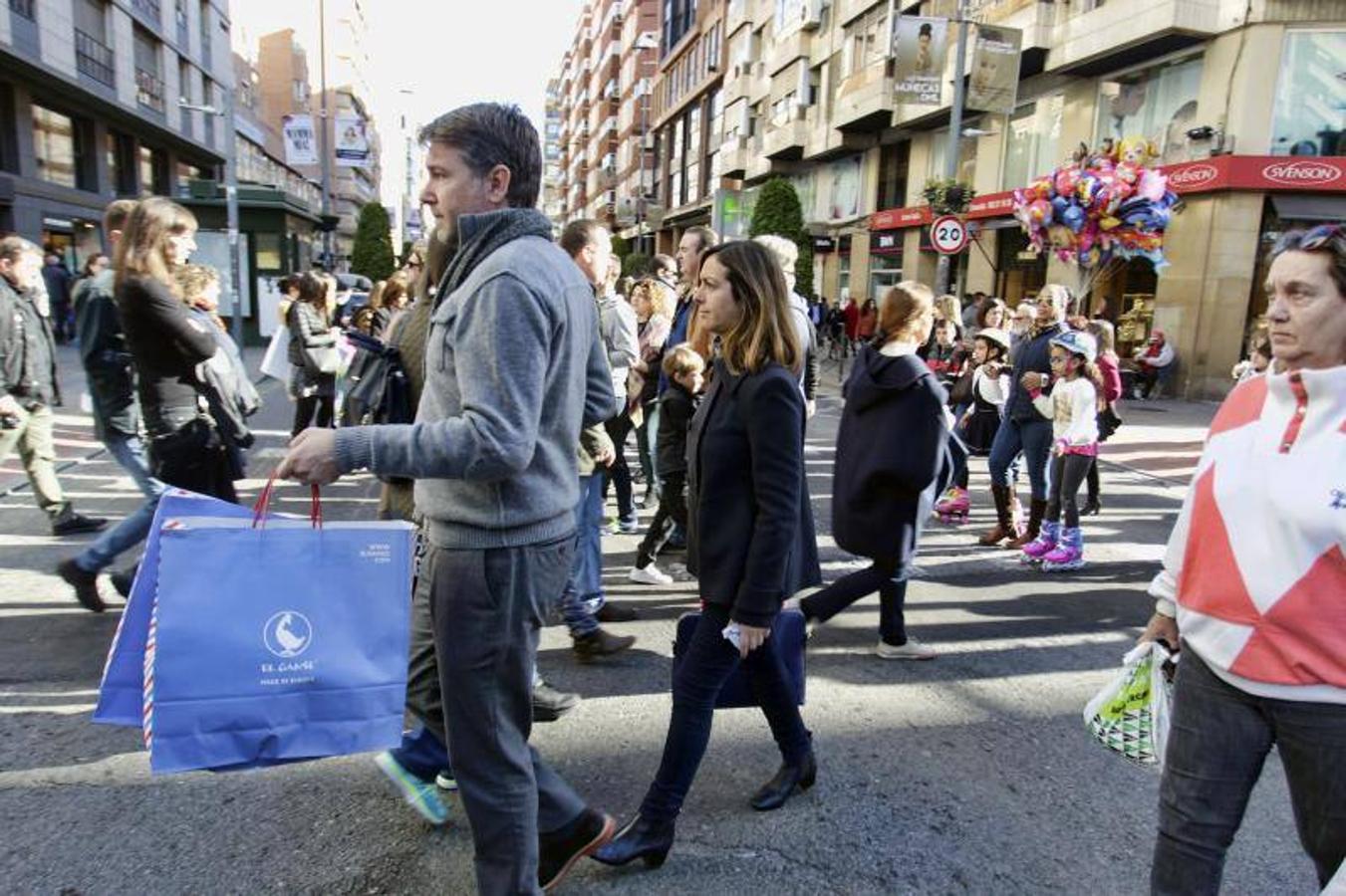 Fotos del primer día de rebajas de invierno en Valencia en 2017