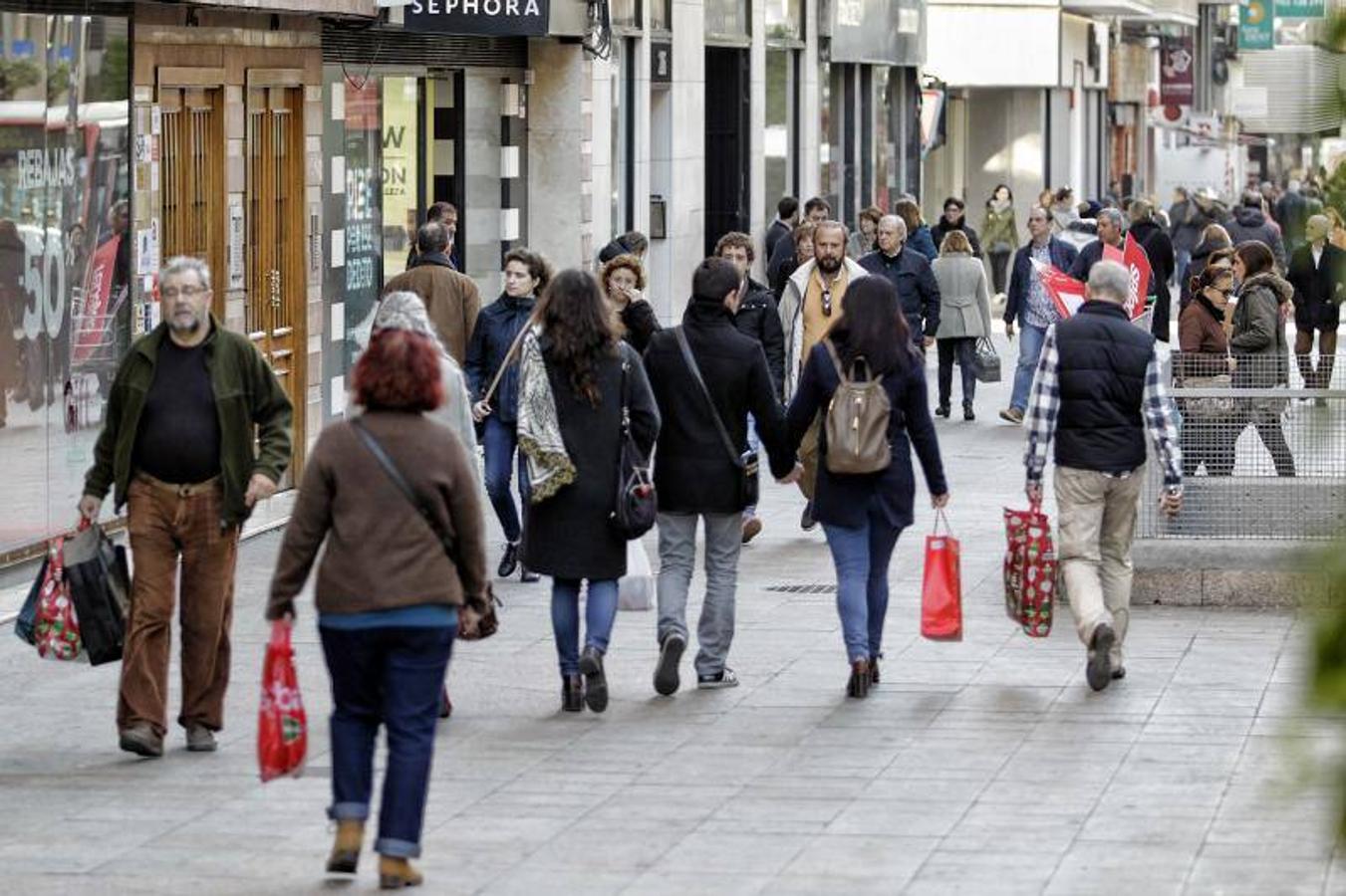 Fotos del primer día de rebajas de invierno en Valencia en 2017