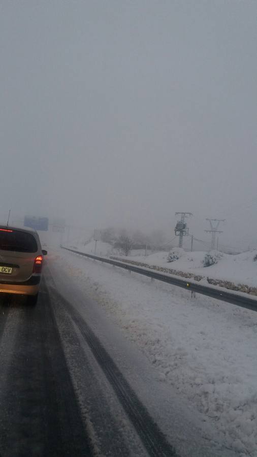 Carreteras con nieve en la Comunitat por el temporal de frío