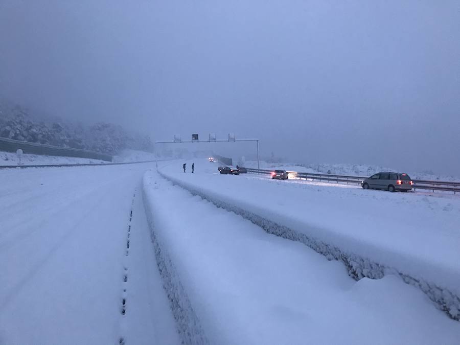 Carreteras con nieve en la Comunitat por el temporal de frío