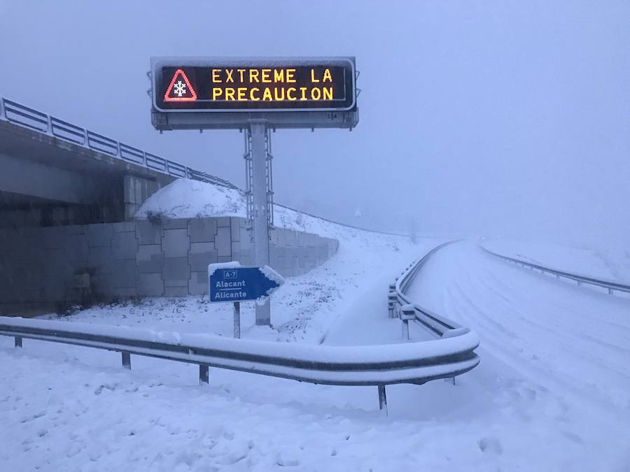 Carreteras con nieve en la Comunitat por el temporal de frío