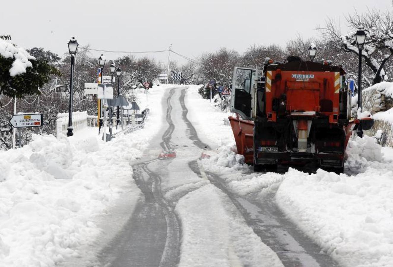 Carreteras con nieve en la Comunitat por el temporal de frío