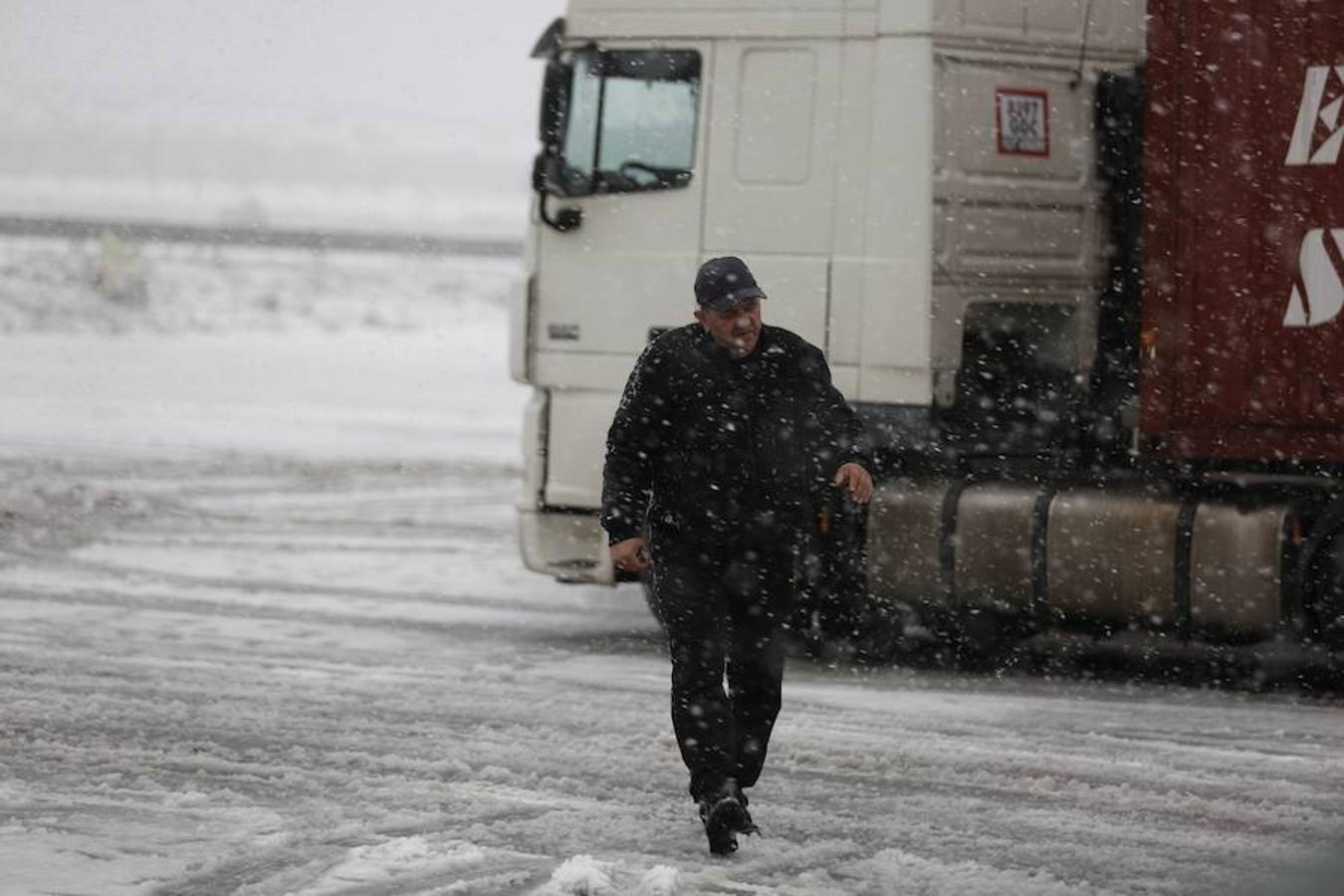 Carreteras con nieve en la Comunitat por el temporal de frío