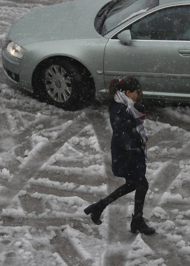 Carreteras con nieve en la Comunitat por el temporal de frío